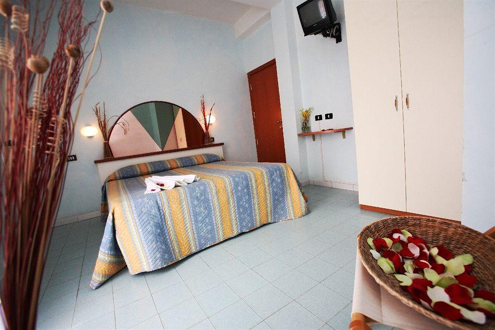 Gfh - Hotel Sole Resort & Spa Marotta Bagian luar foto